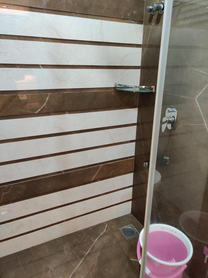 Twin Room Shower