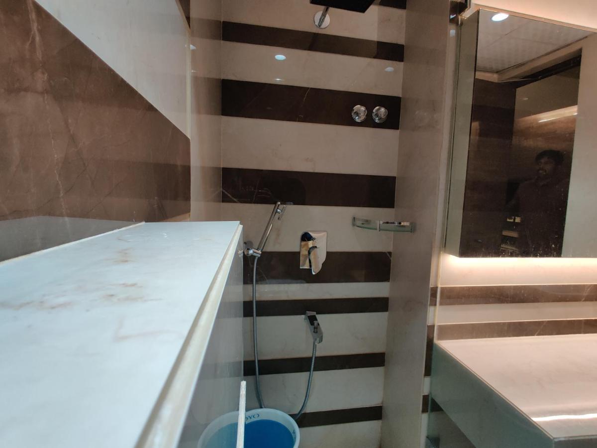 Deluxe Double Room Shower