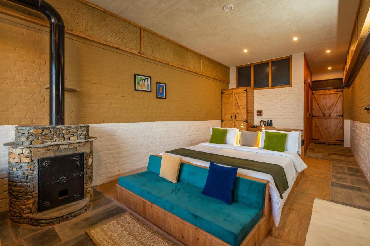 Deluxe Room (2 Adults + 1 Child)
