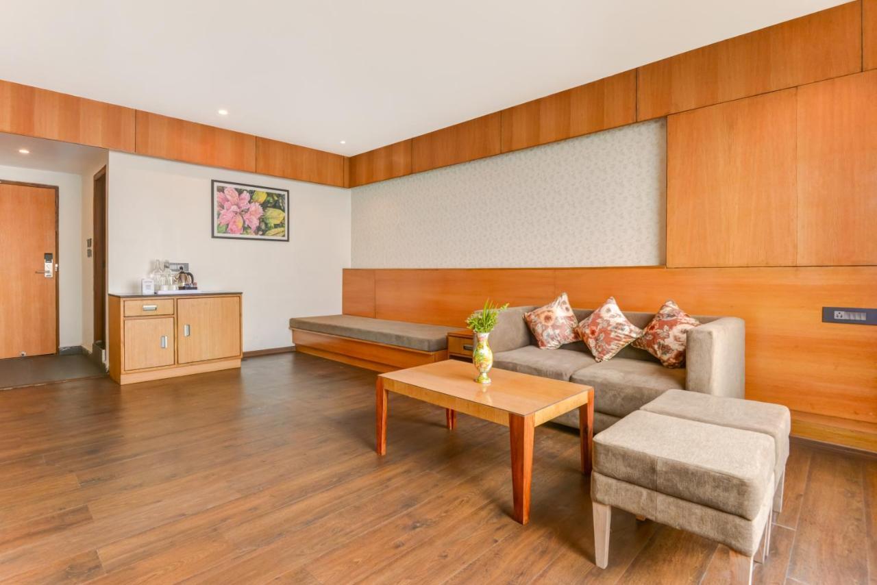 Executive Suite,1387345733:JPEG