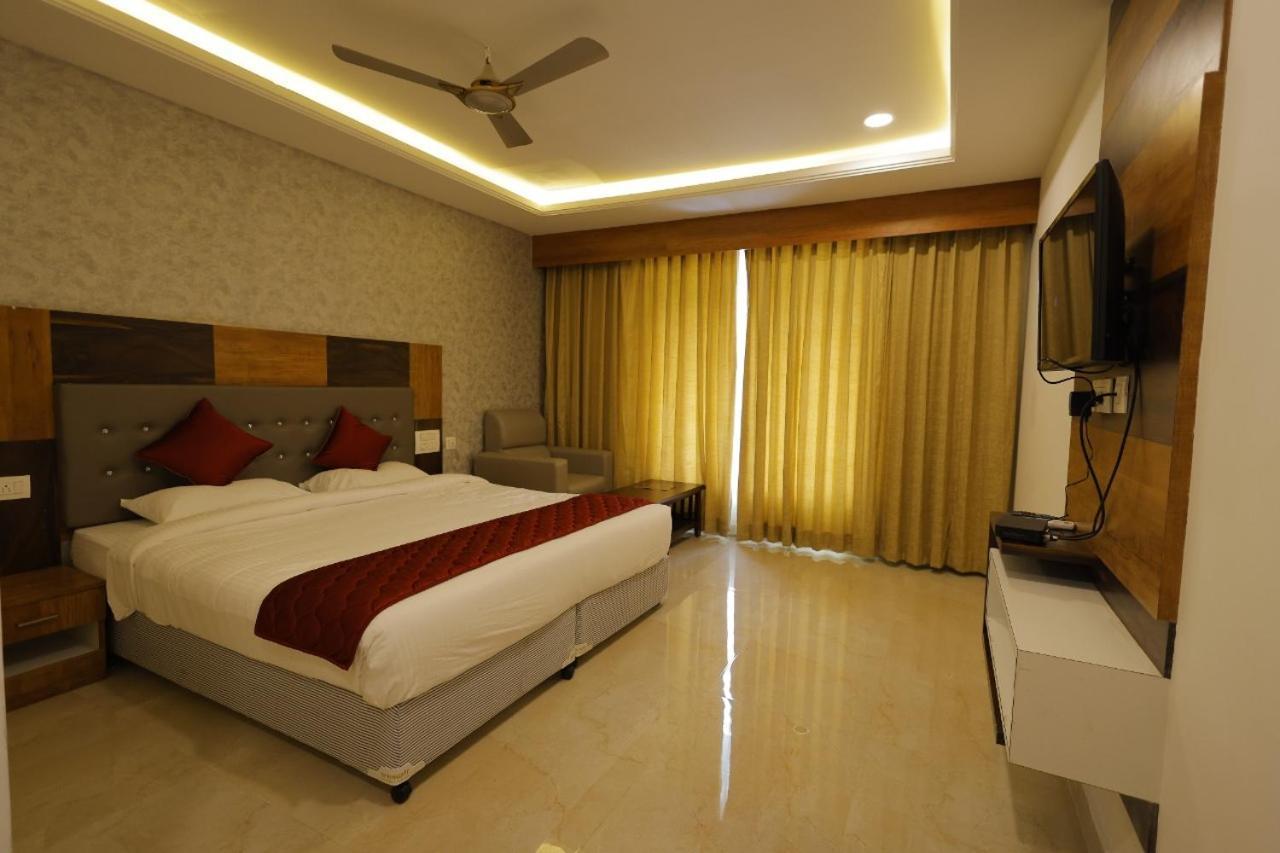 Deluxe Room,1381955084:JPEG