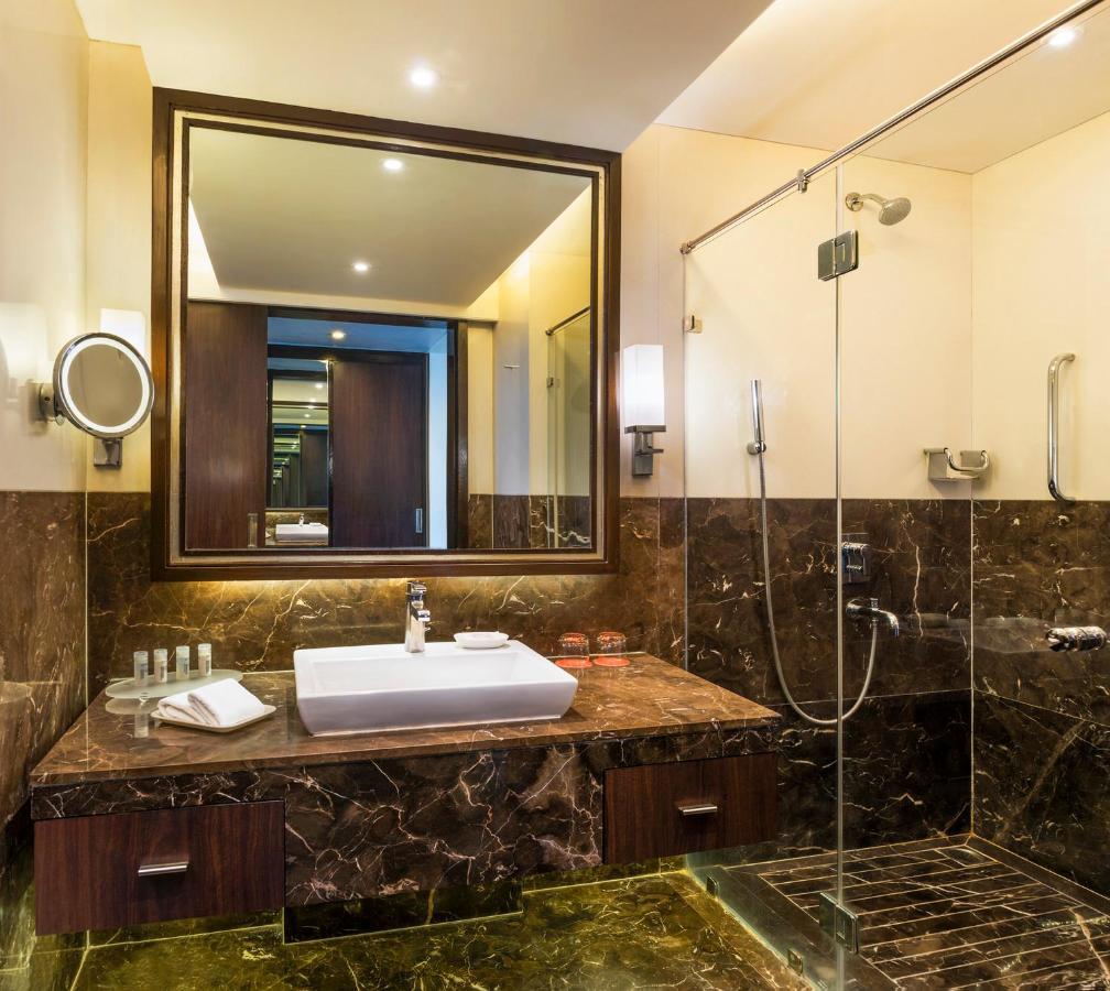 Superior King Room City View Club Lounge Access from 7pm 9pm complimentary house selection of liquor I 2 pints of beer 2 pieces of laundry per on non-cumulative basis,1609315795:JPEG