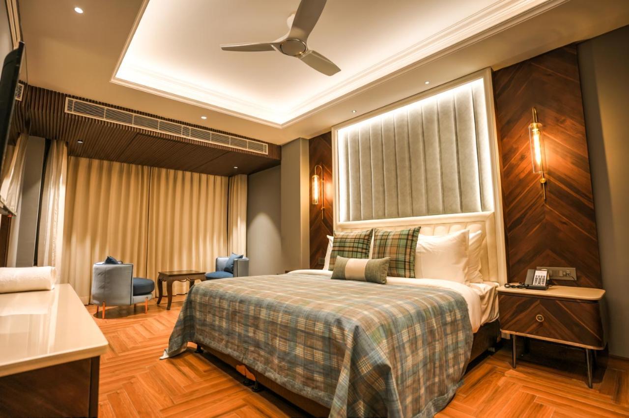 King Room,1558990657:JPEG