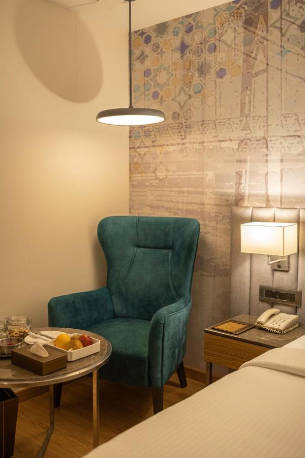 Superior room 1 Double Bed on One-way Airport Transfer