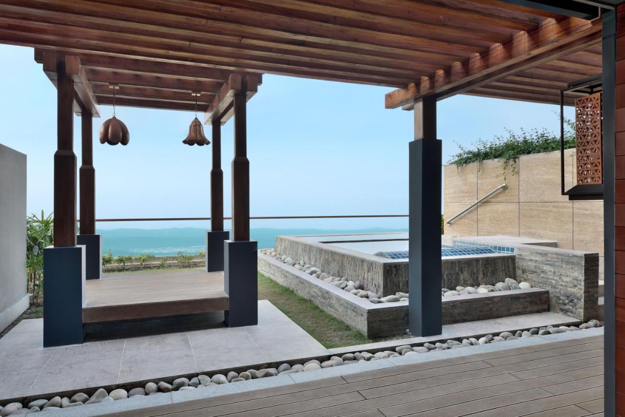 King Suite Garden Plunge Pool INR 2500 wellness credit per non-cumulative redeemable against Spa therapy or at Hakuna Matata the gaming zone