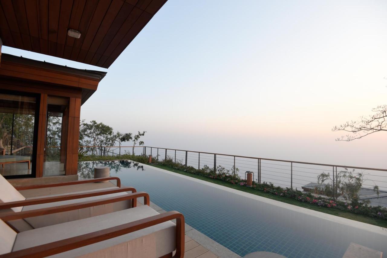 Royal Garden Villa Balcony Mountain View