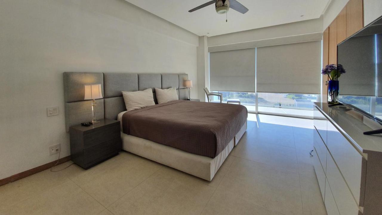Premium Ganges View Room Bathtub
