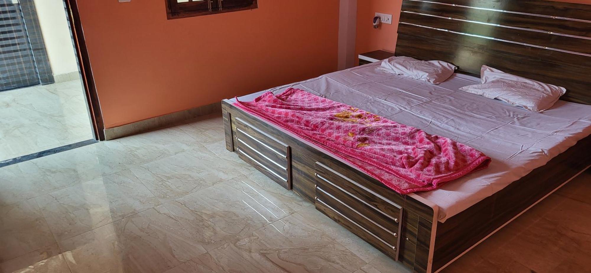 Double Room,1507169728:JPEG