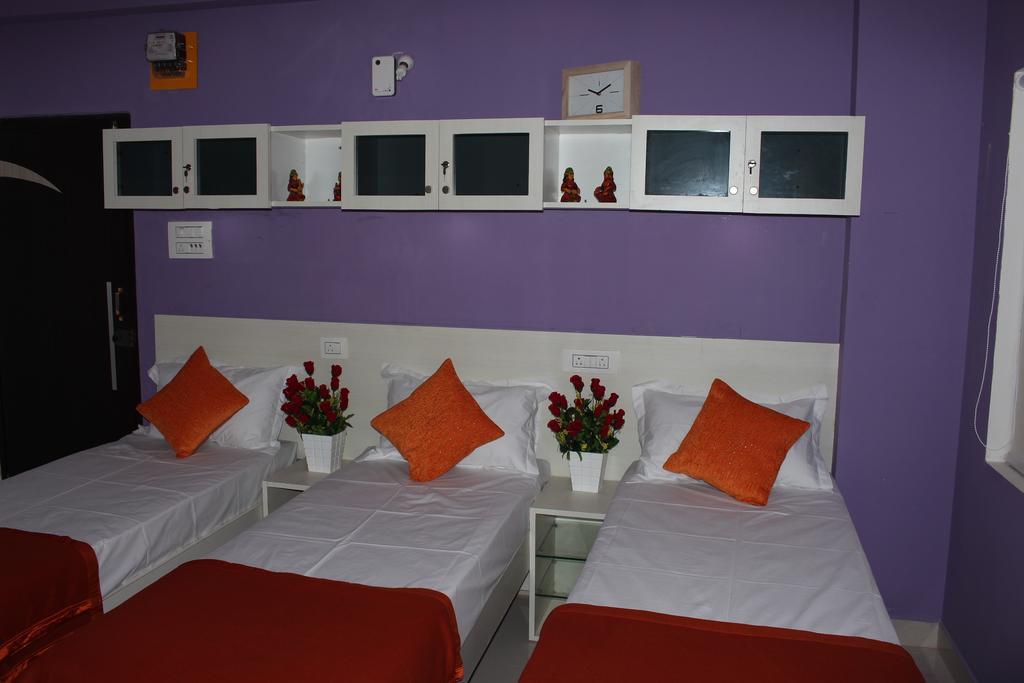 Bed in Male Dormitory Room,182557227:JPEG