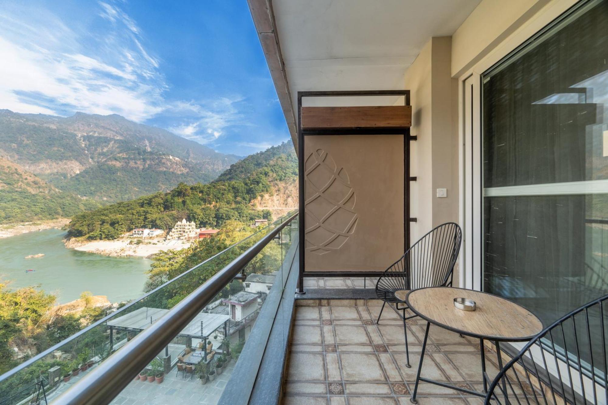 King Room Balcony Ganges View | Complimentary 1 session of 60 mins Yoga | Enjoy Aarti Ceremony