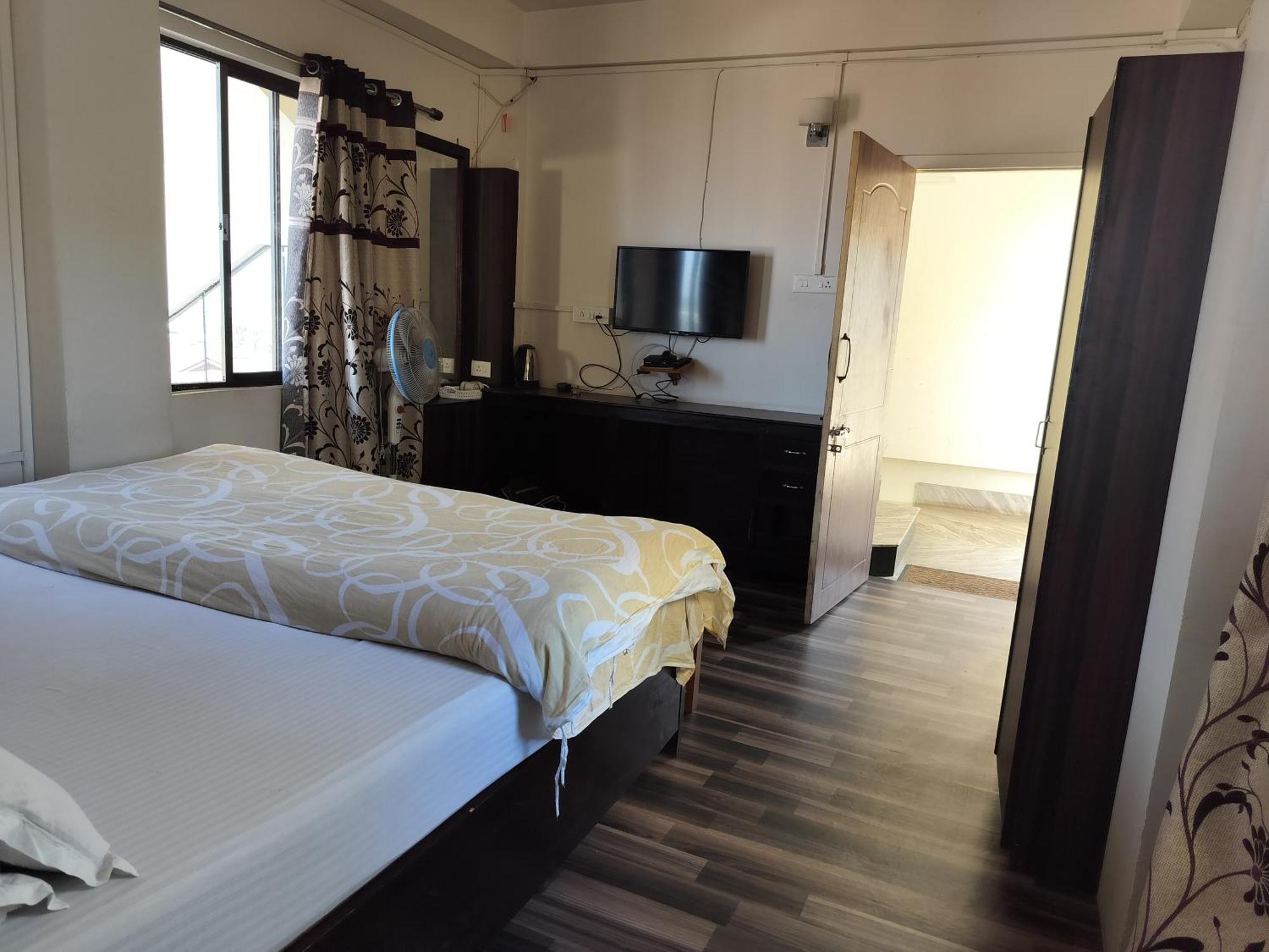 Deluxe King Room Top Floor