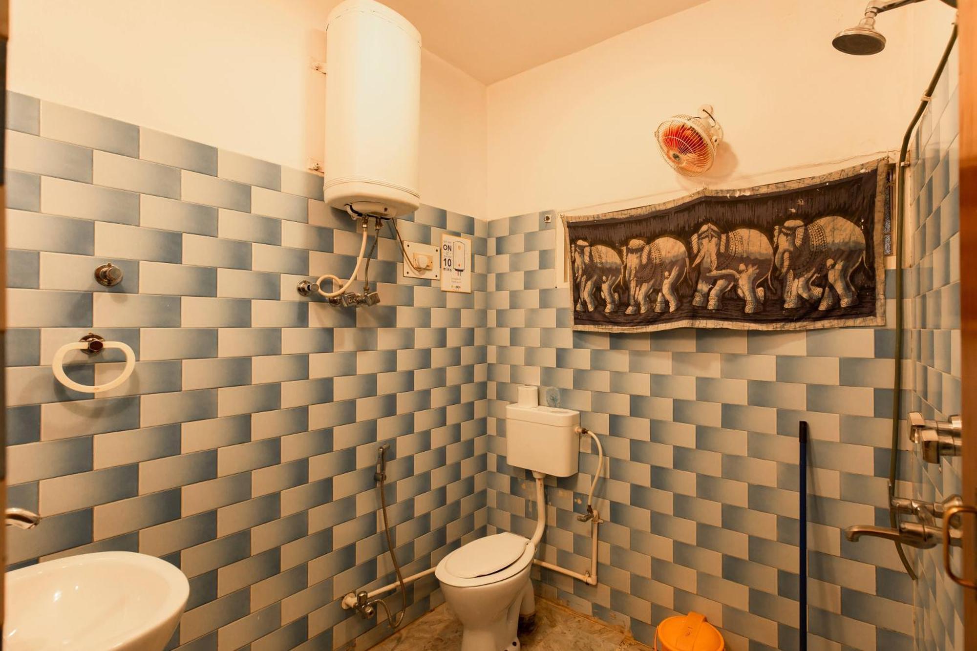 Bed 6 Bed Mixed AC Dormitory Room Ensuite Bathroom