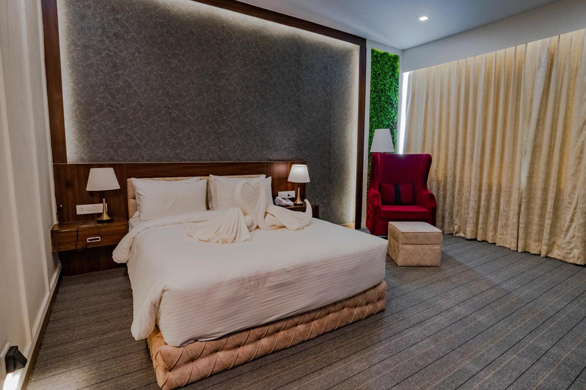 Deluxe King Room