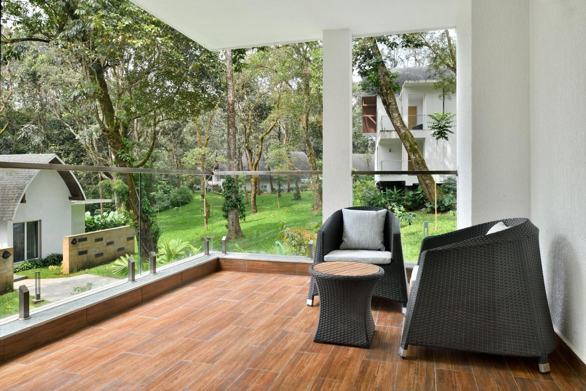 Luxury Cottage King Bed Sofa Bed Garden View