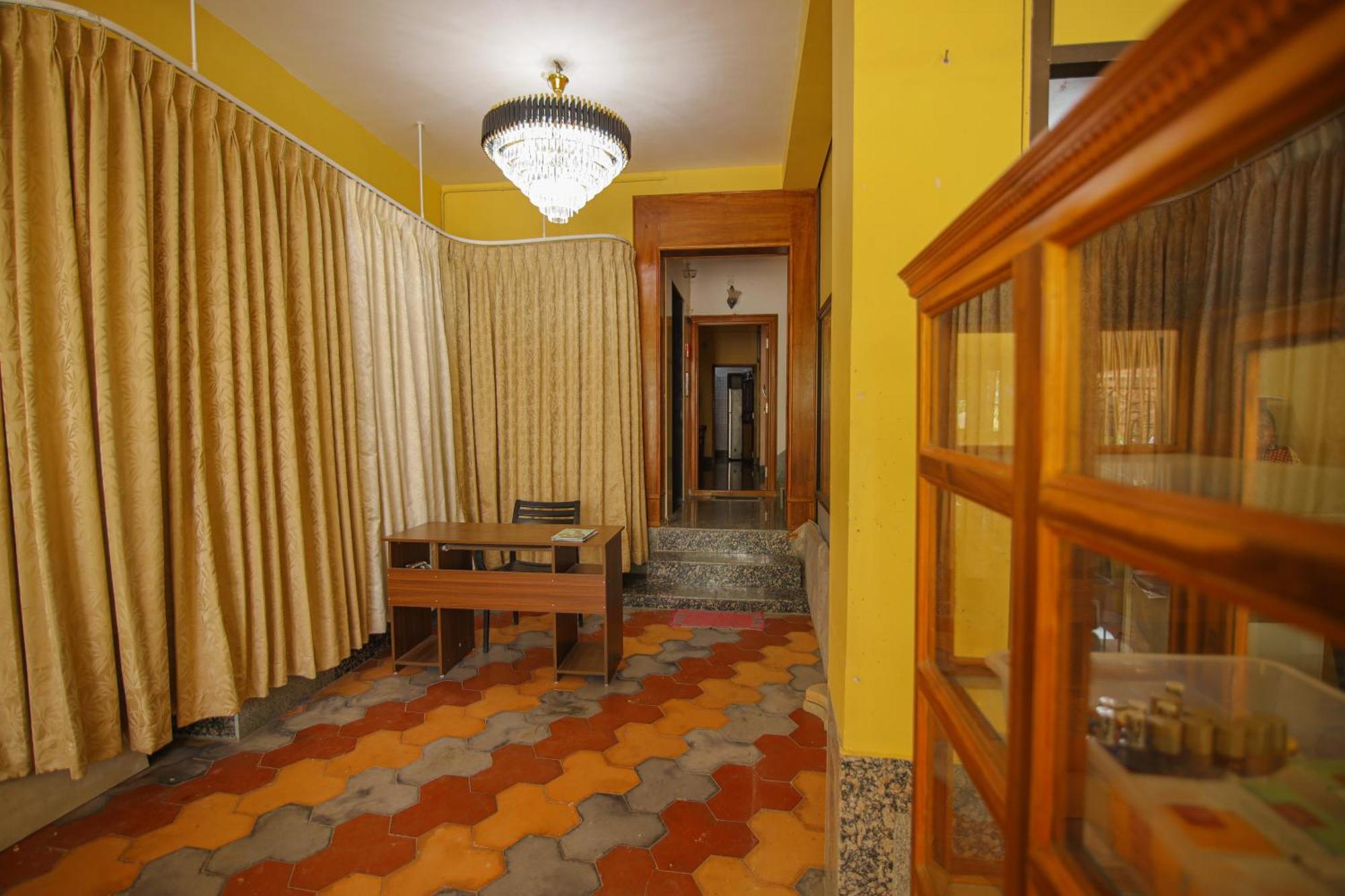 Deluxe Queen Suite