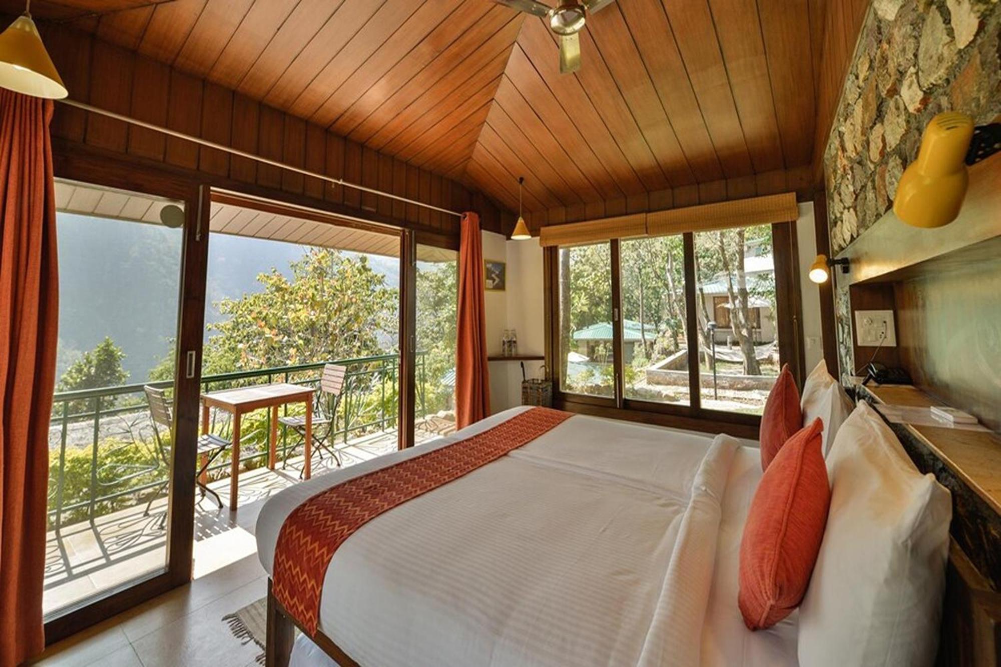 Independent Cottage Pvt Patio Morning & evening tea cookiesWelcome drink upon arrival One complimentary hike amidst nature One yoga session on food beverage