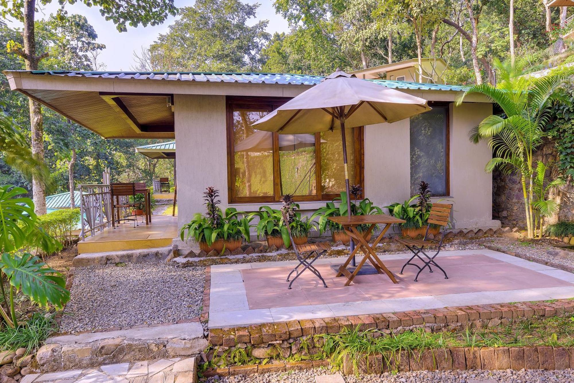 Independent Cottage Pvt Patio Morning & evening tea cookiesWelcome drink upon arrival One complimentary hike amidst nature One yoga session on food beverage