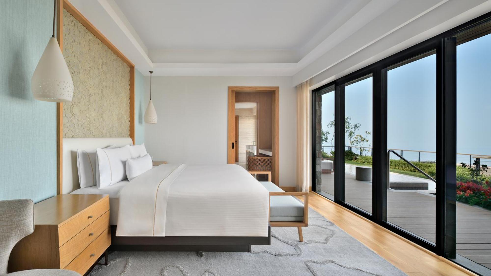 Royal Garden Villa Balcony Mountain View
