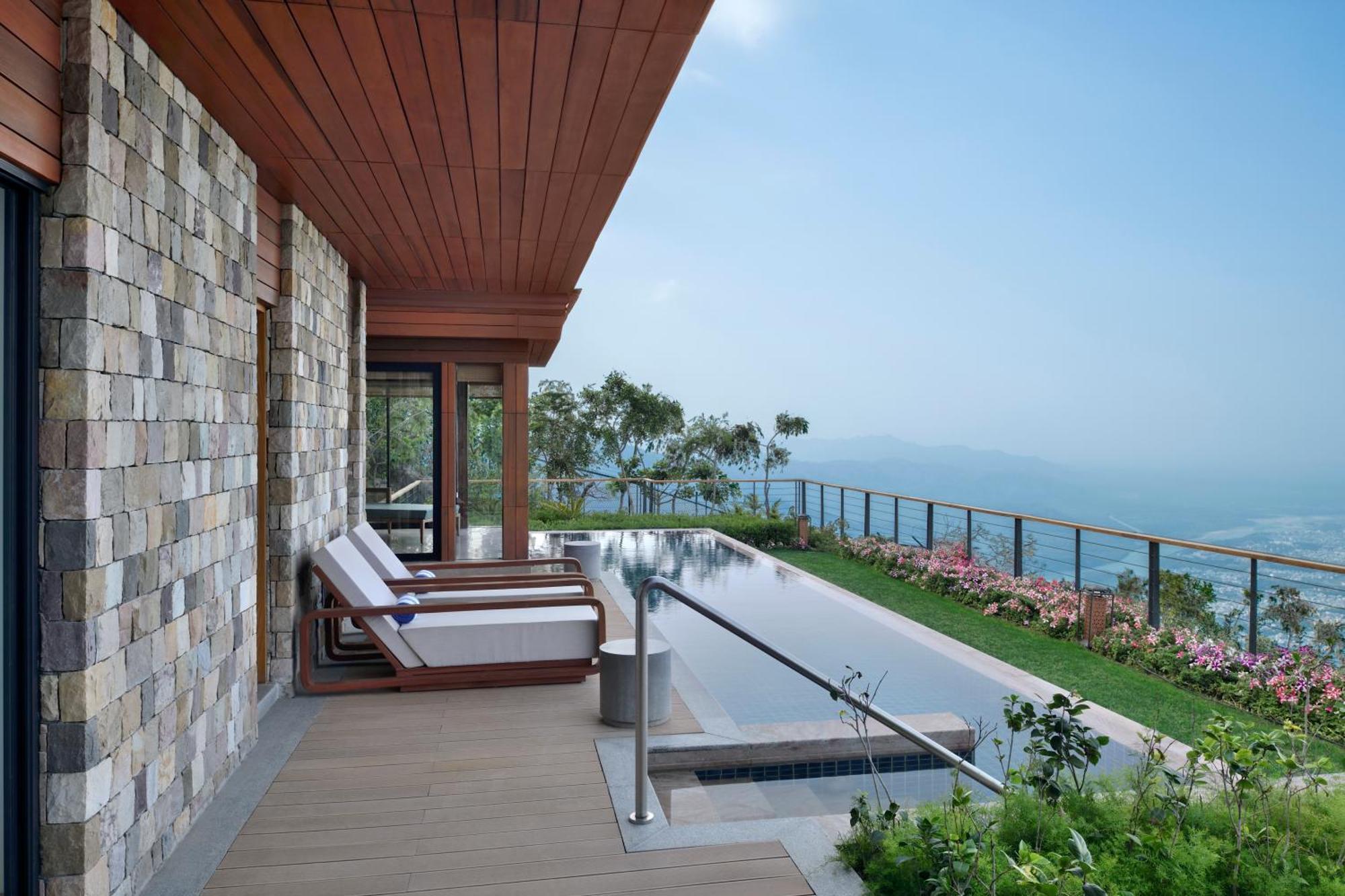 Royal Garden Villa Balcony Mountain View