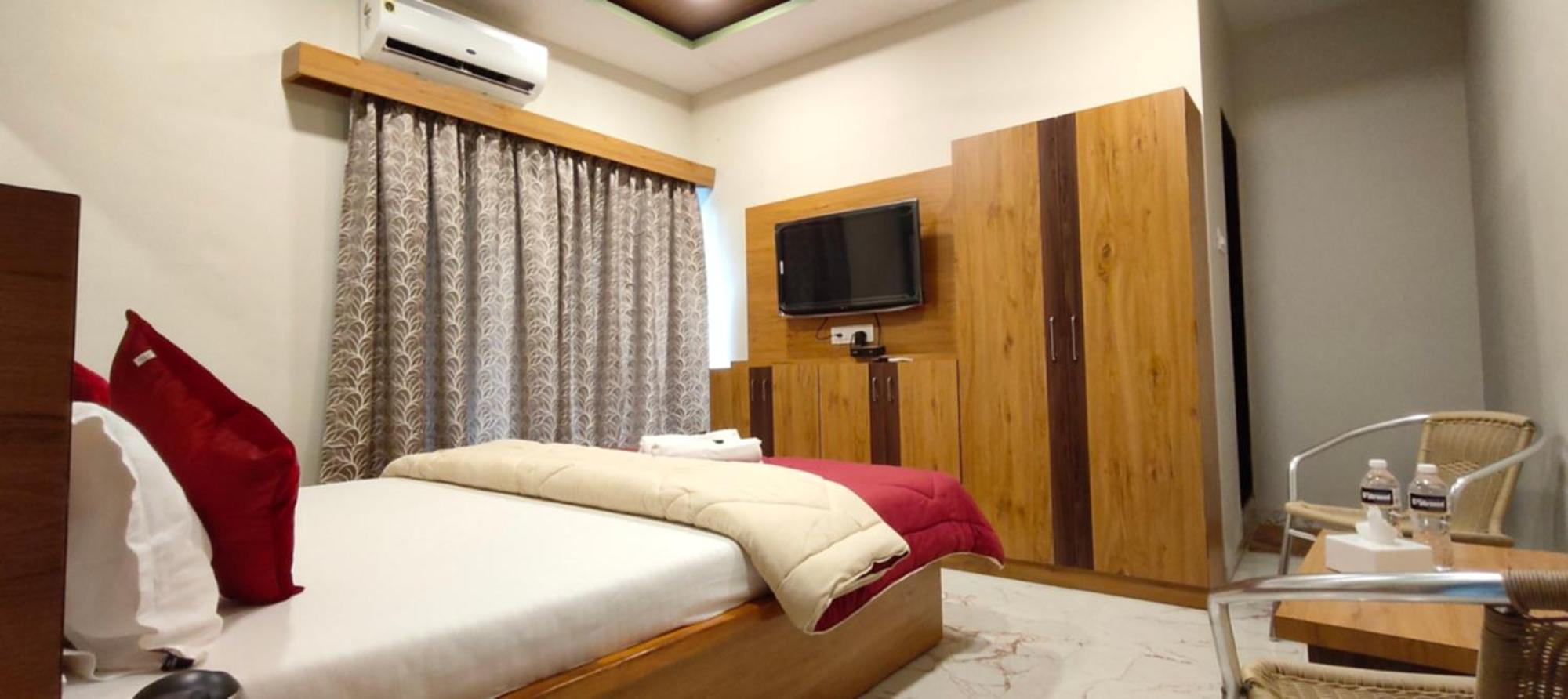 Deluxe Queen Room