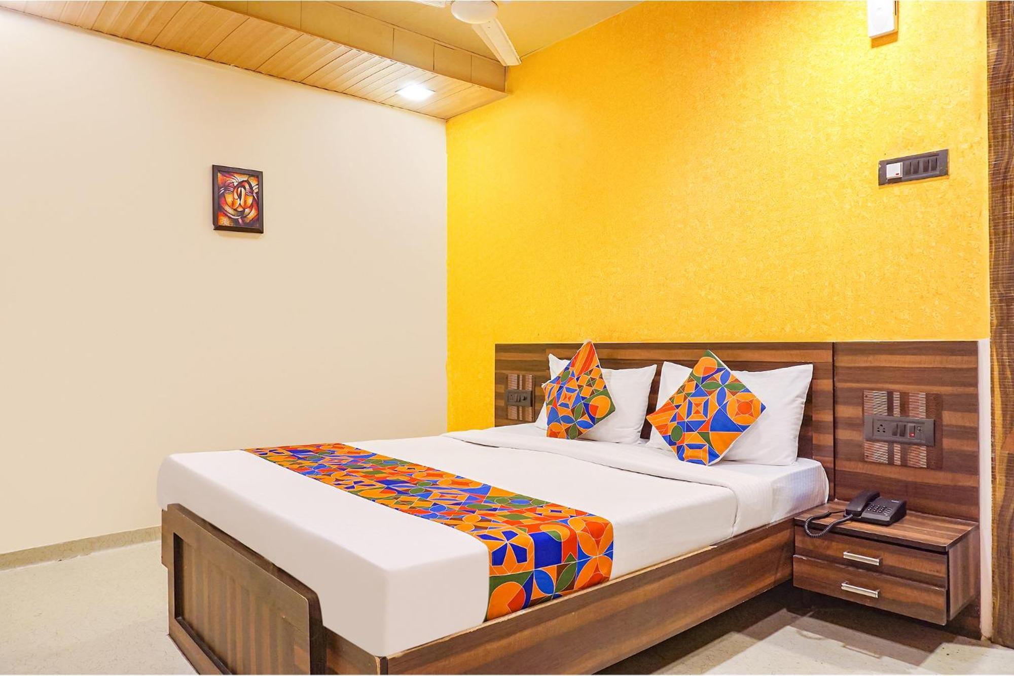 Deluxe Room,1586886657:JPEG