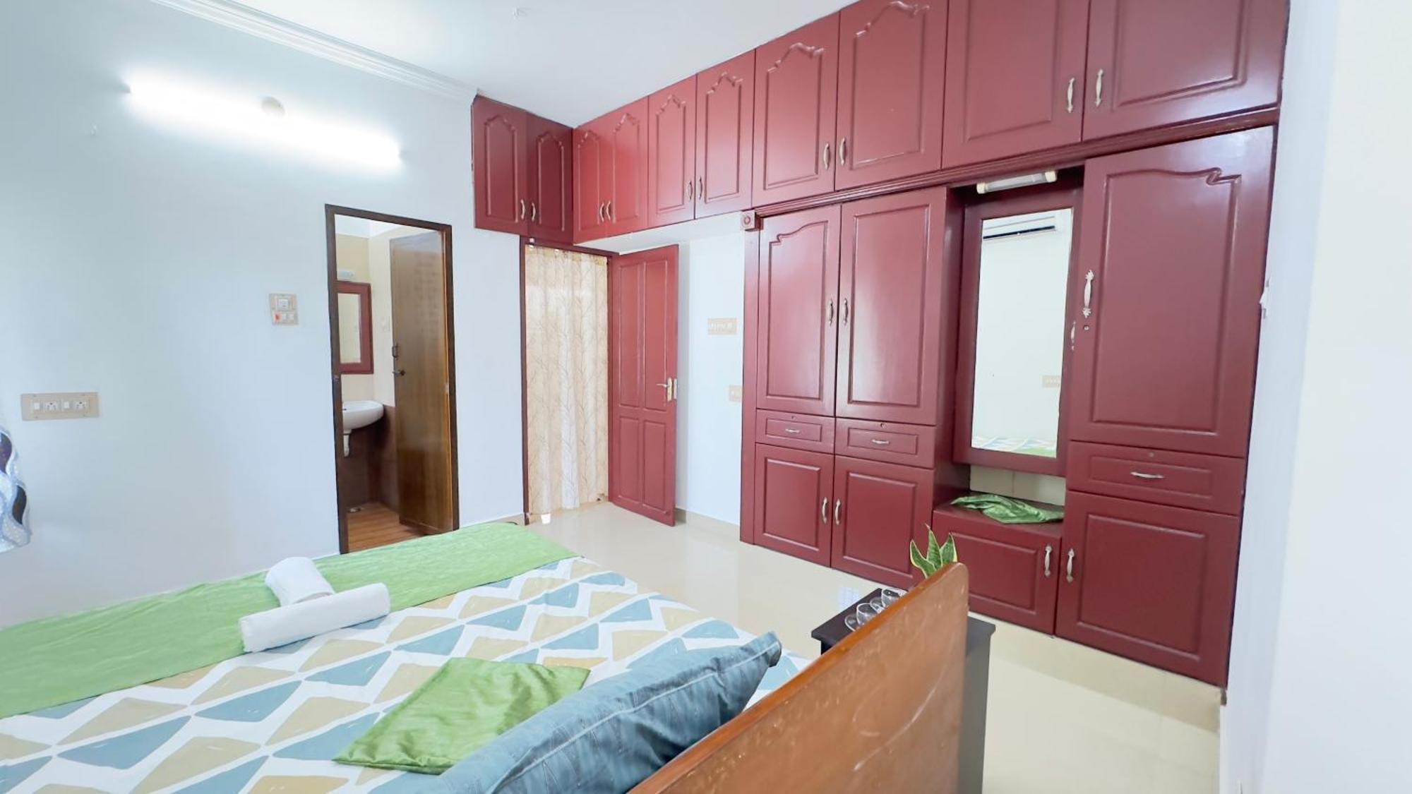 Deluxe Two-Bedroom Apartment Garden View