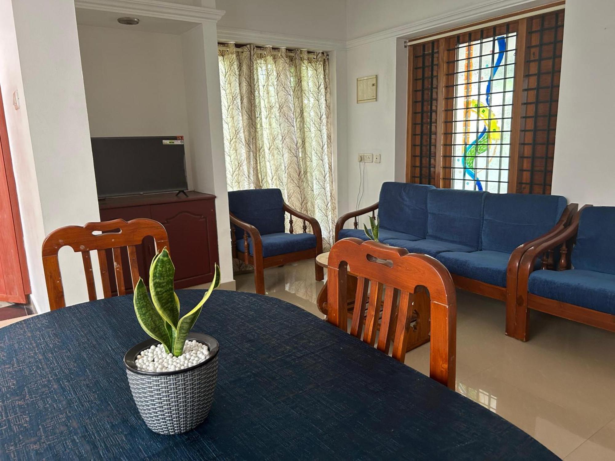 Deluxe Two-Bedroom Apartment Garden View