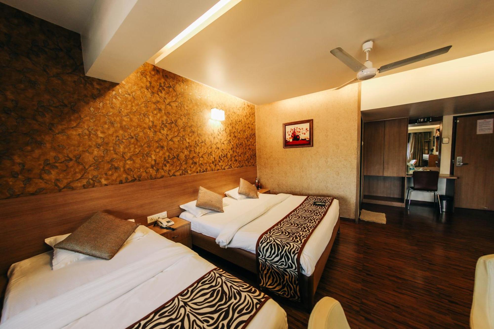 Executive Suite,1617480366:JPEG