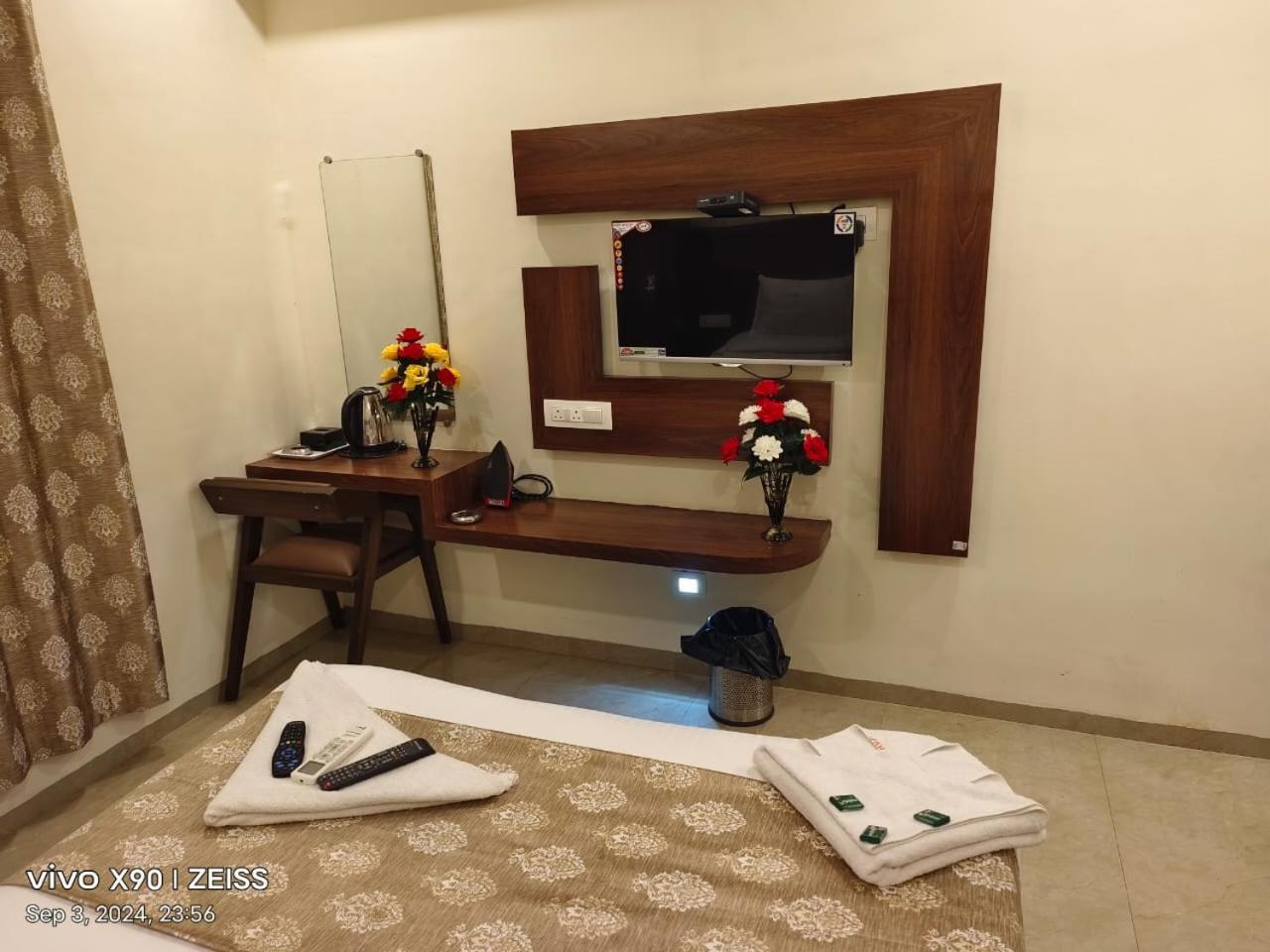 Deluxe Double Room,1612051589:JPEG