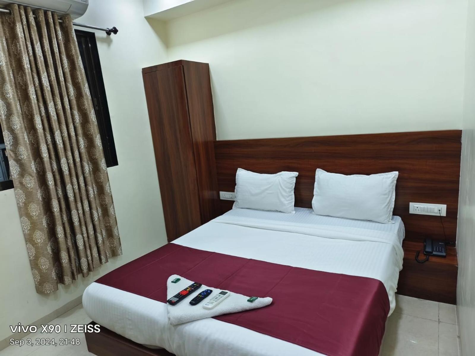 Deluxe Queen Room,1612136312:JPEG
