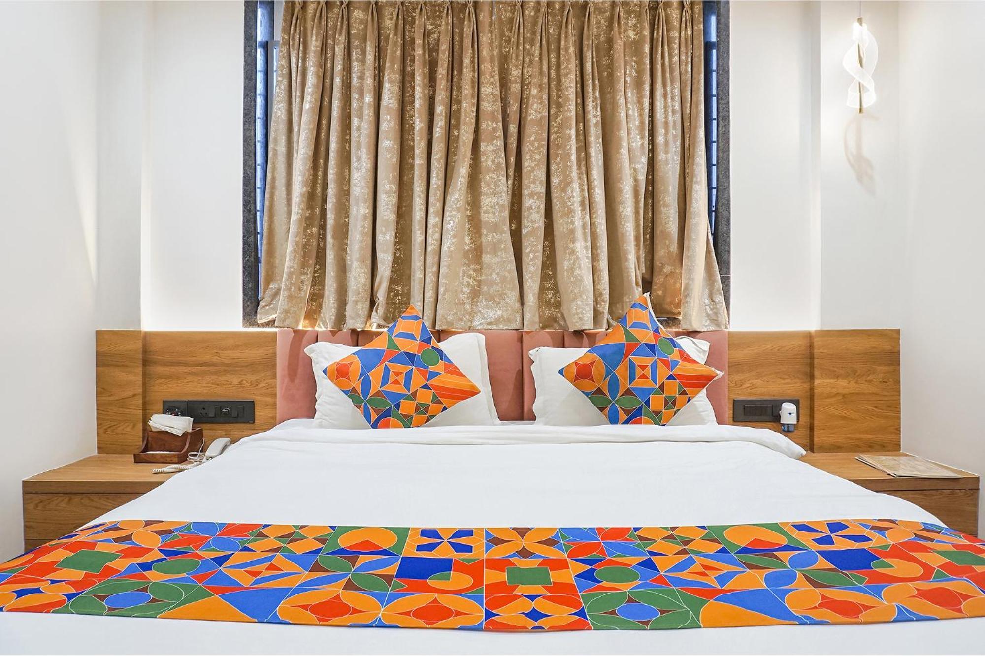 Deluxe Room,1612539693:JPEG