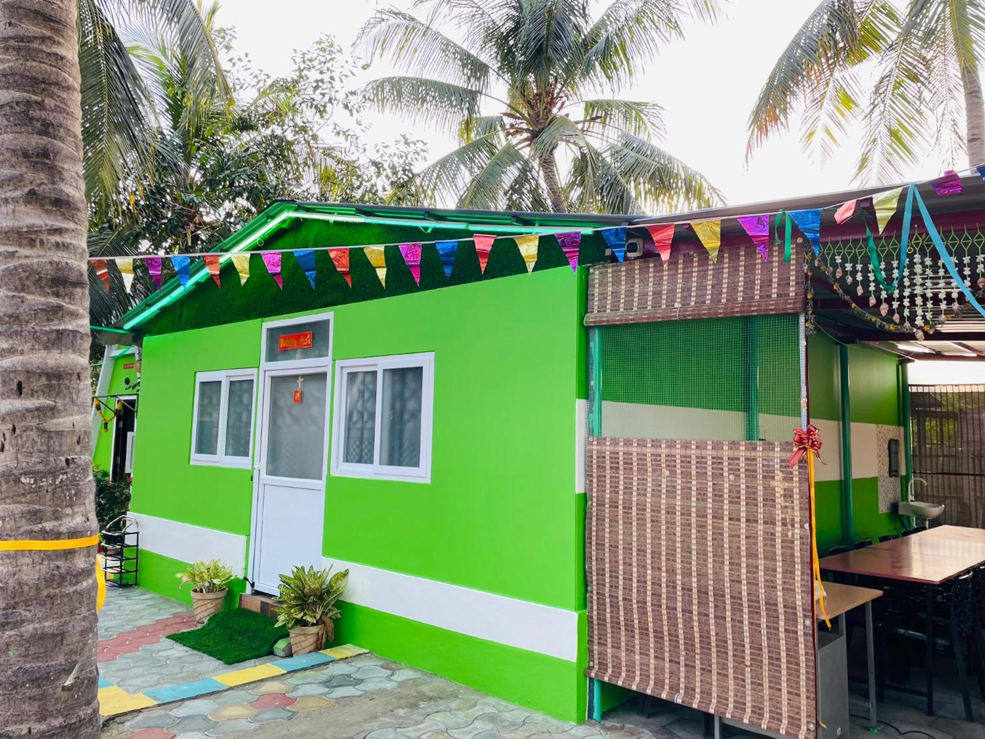 10-Bed Mixed Dormitory Room