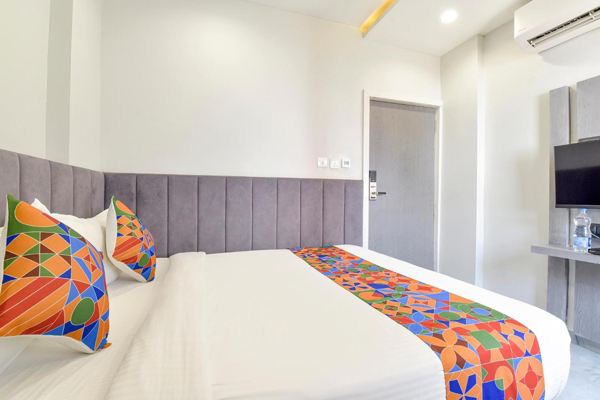 Deluxe Room,1637536205:JPEG