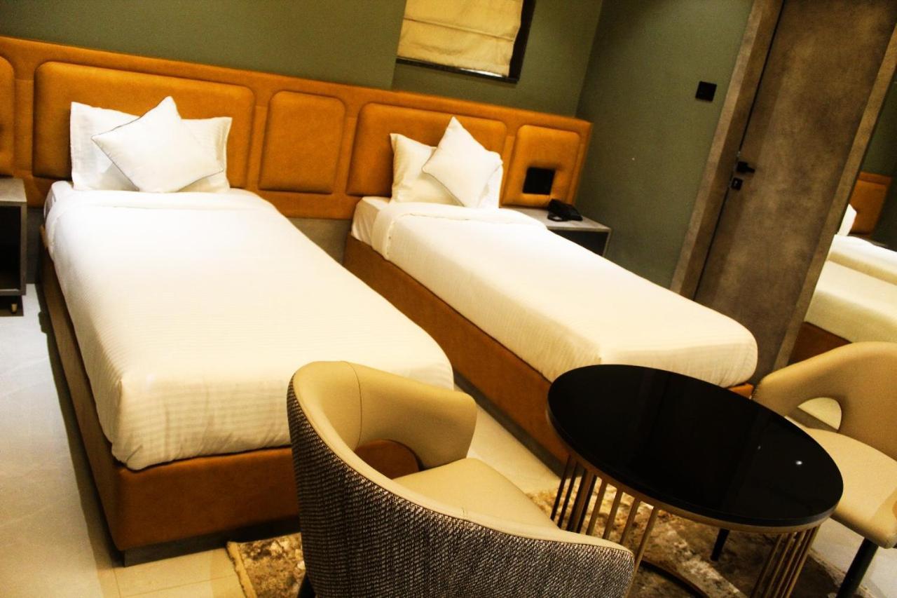 Deluxe Room,1644090904:JPEG