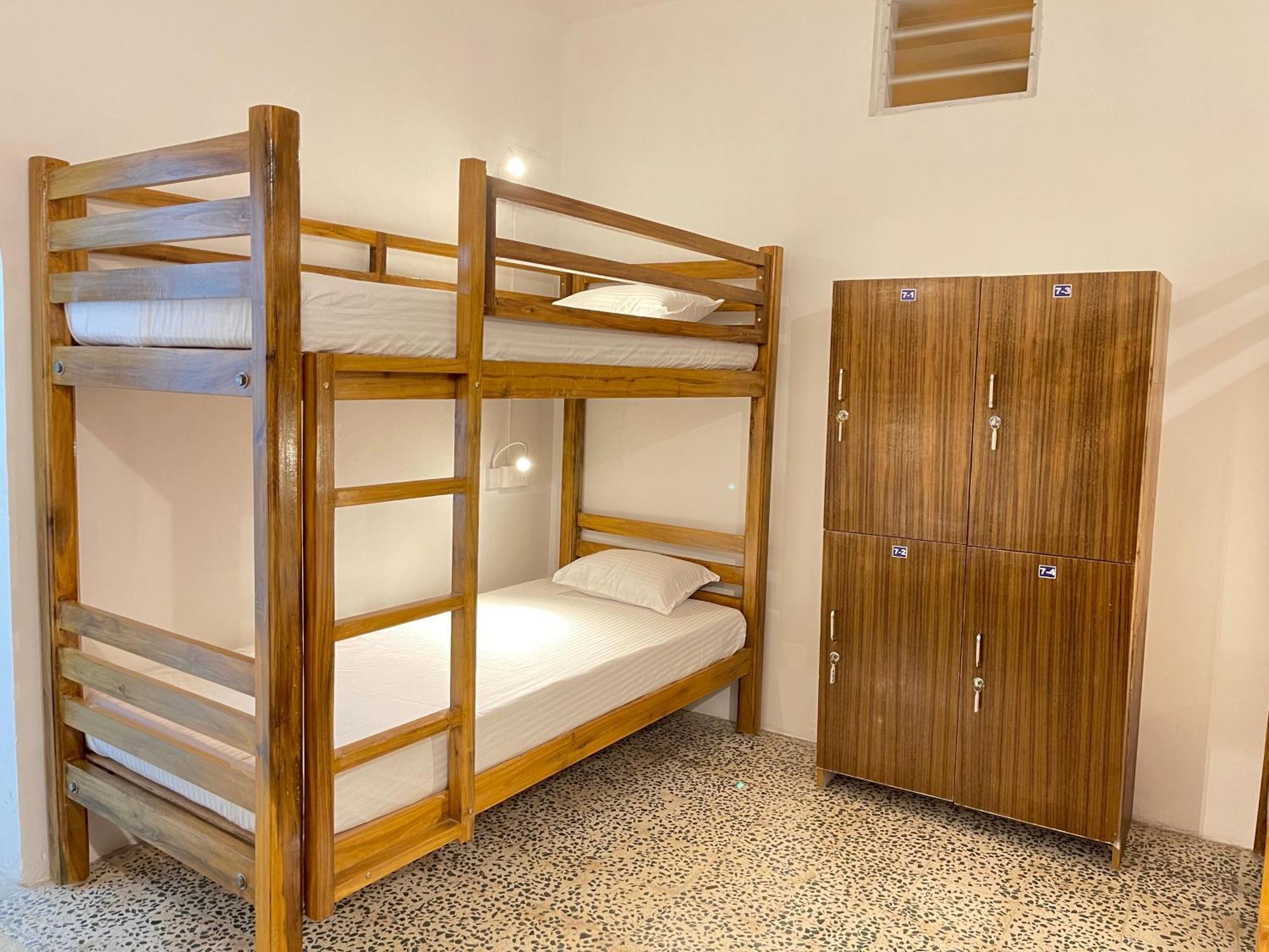 Bed 6-Bed Dormitory Room