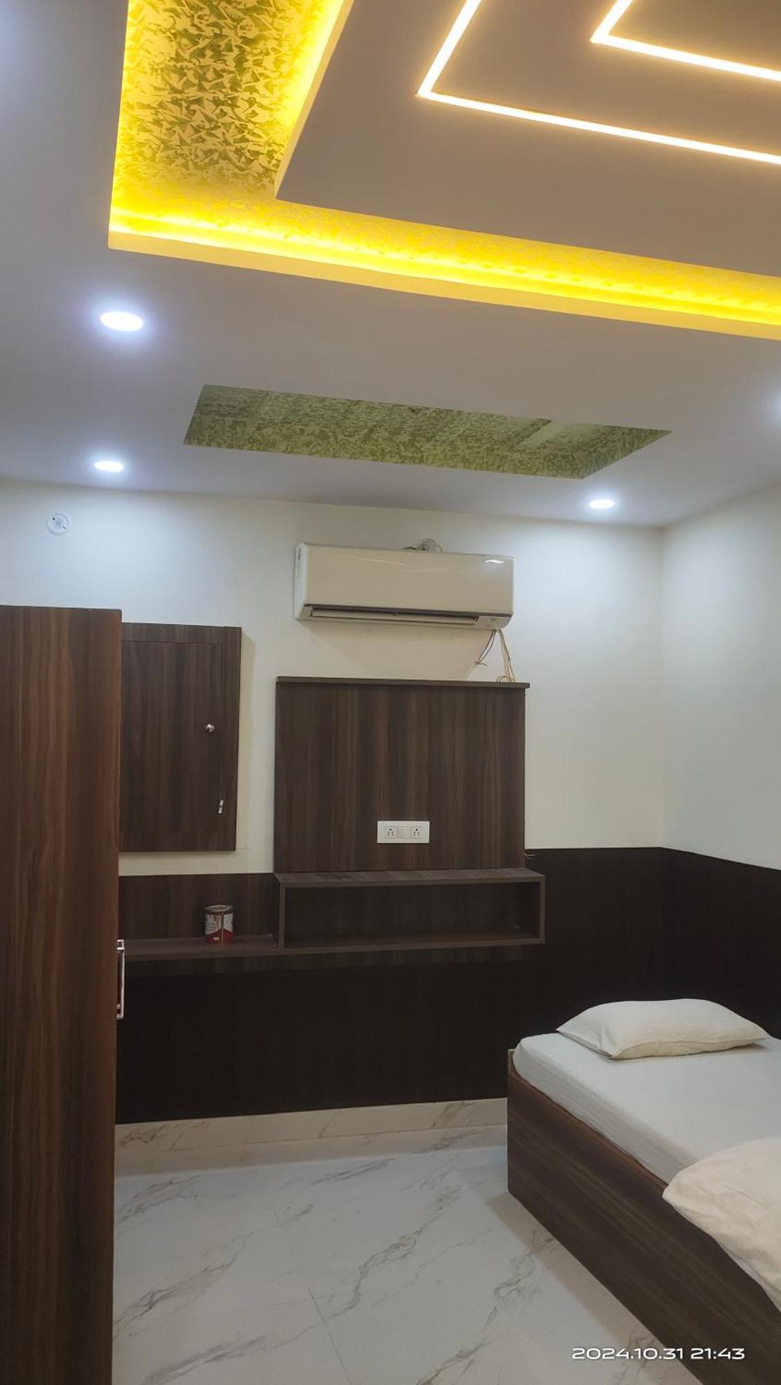 Comfort Triple Room Shower