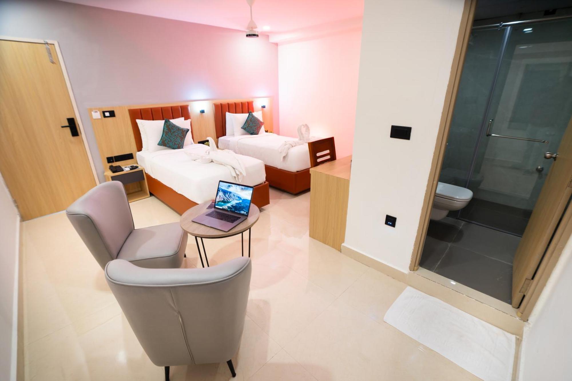 Twin Room,1662654666:JPEG