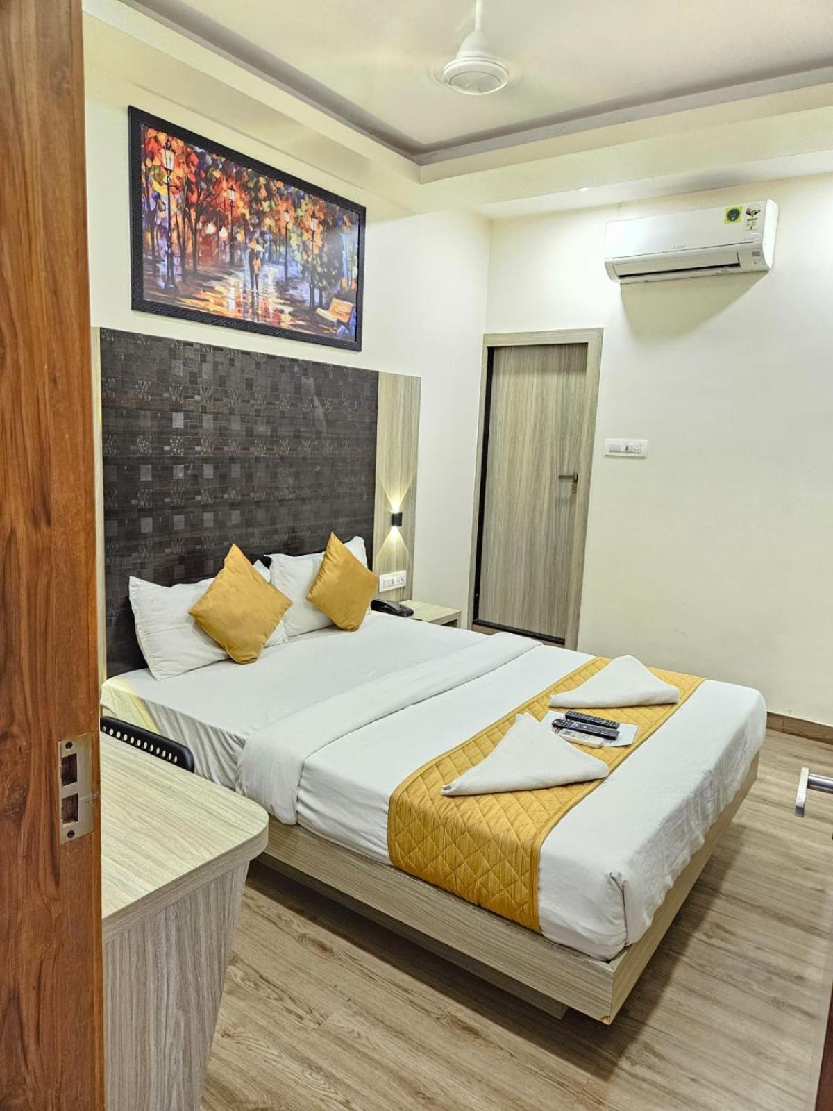 Double Room,1669970578:JPEG