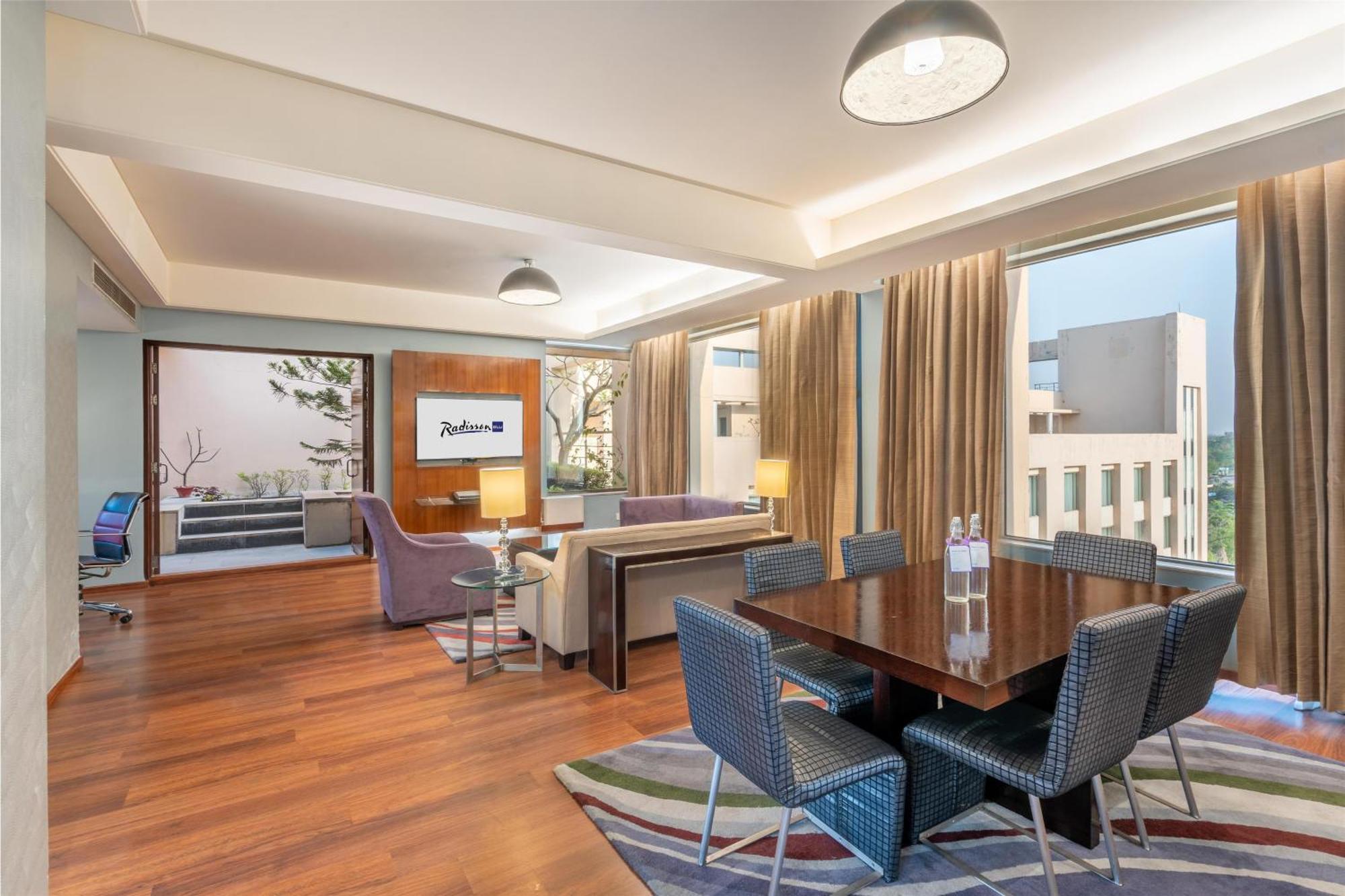 Metropolis Executive Suite