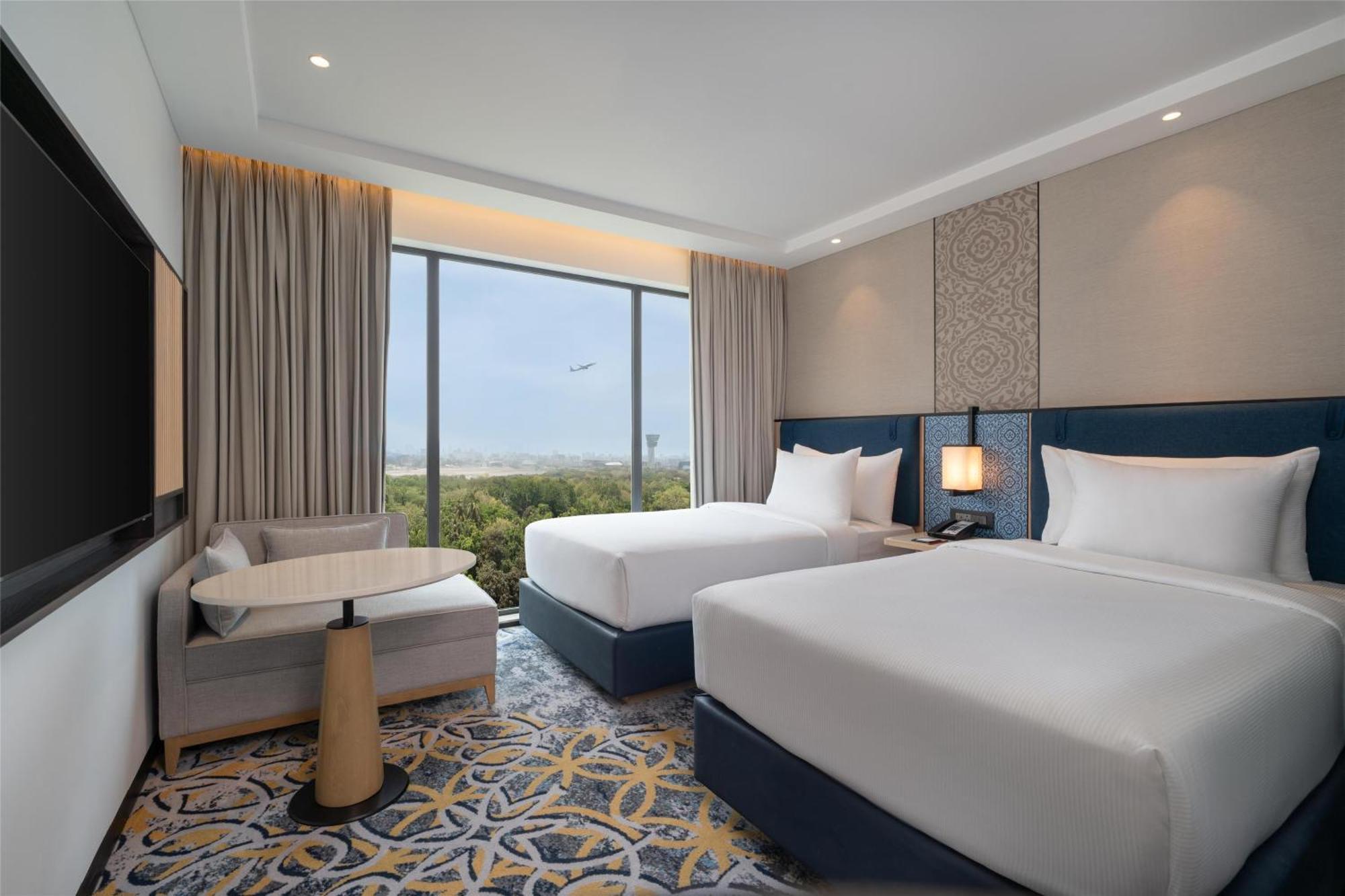 Twin Guest Room Runway View,1675099647:JPEG