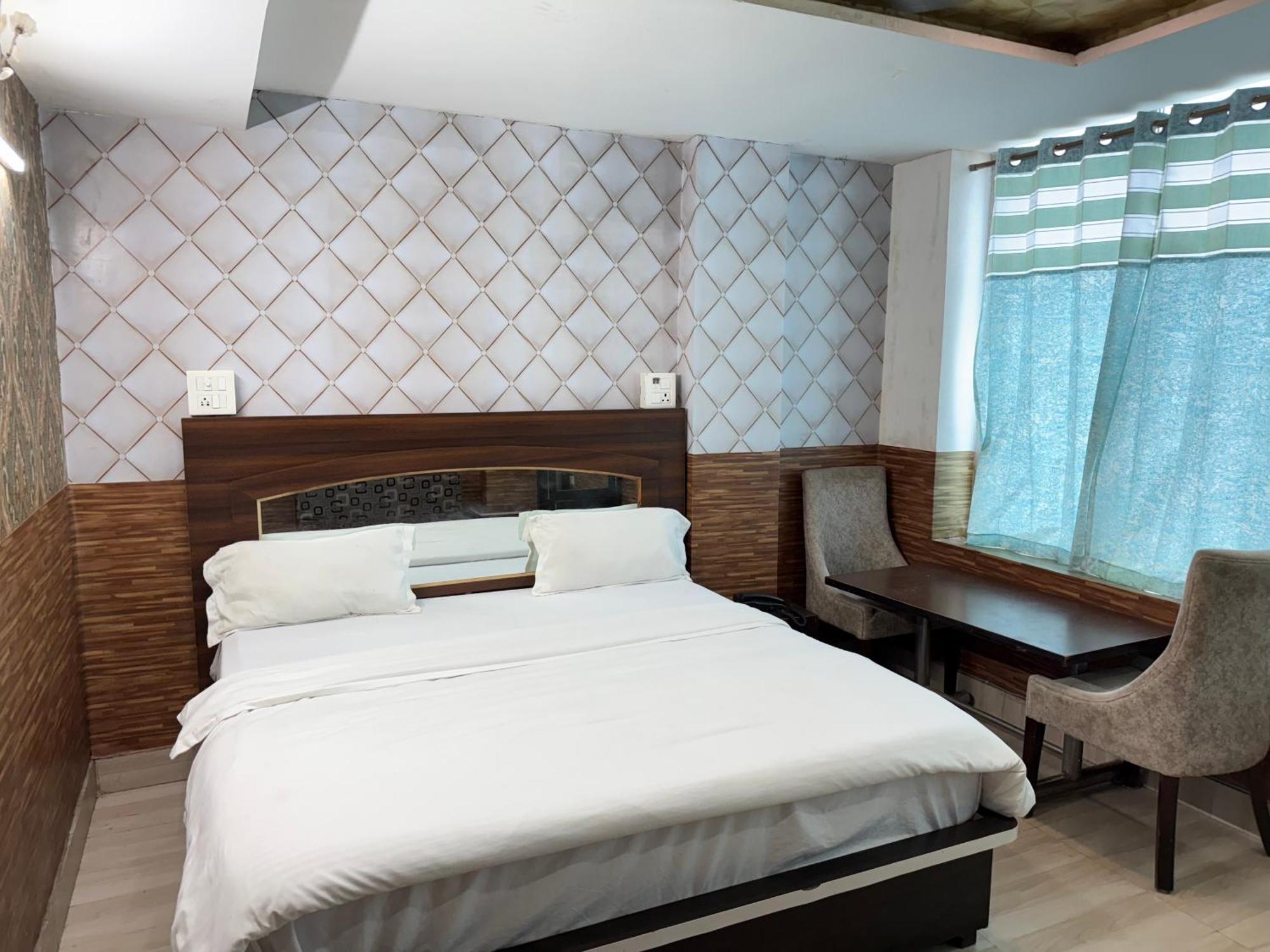 Deluxe Room,1686228165:JPEG