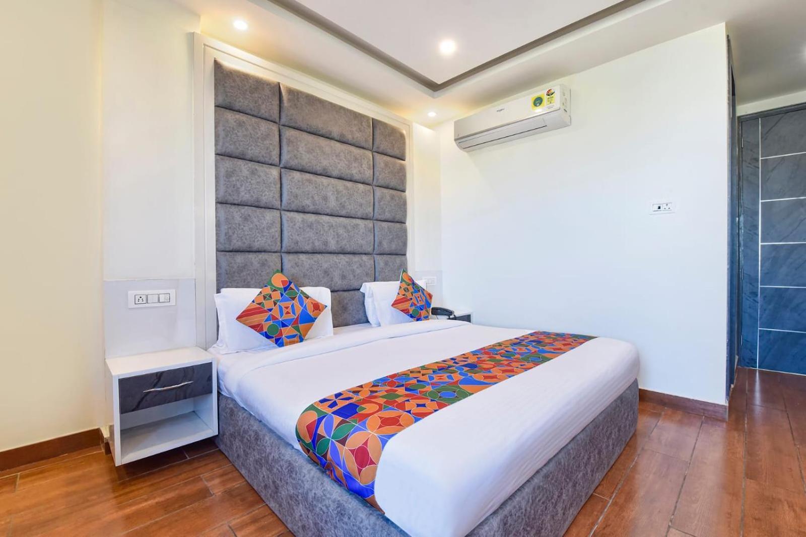 Deluxe Room,1697456054:JPEG