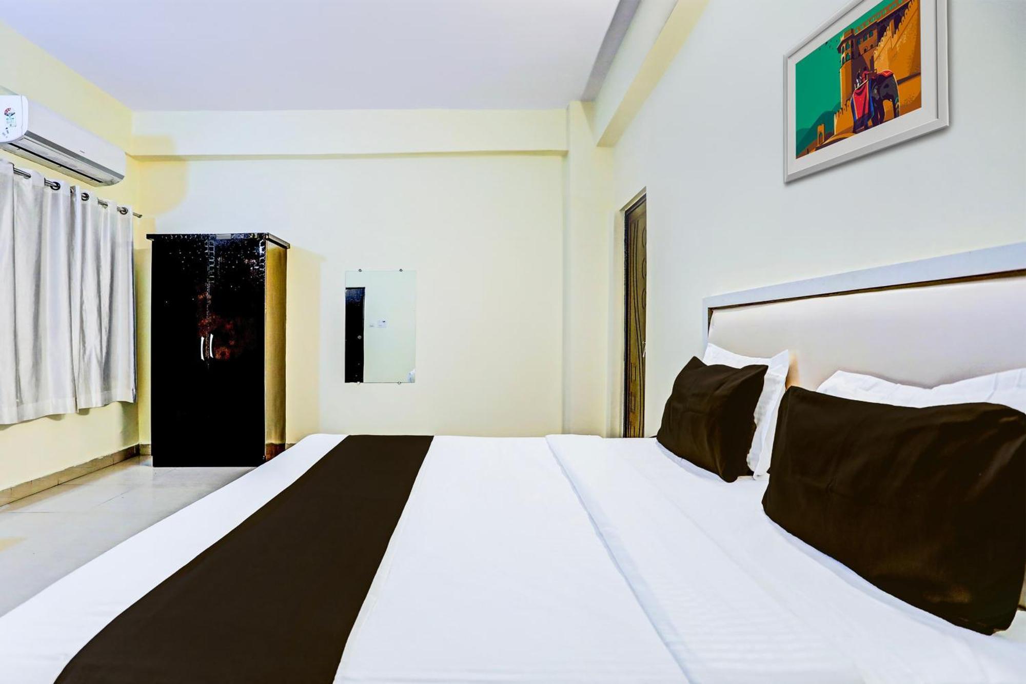 Classic Triple Room including Long BenefitsEarly Check upto 2 hours Late check-out upto 2 hrs subject to availability