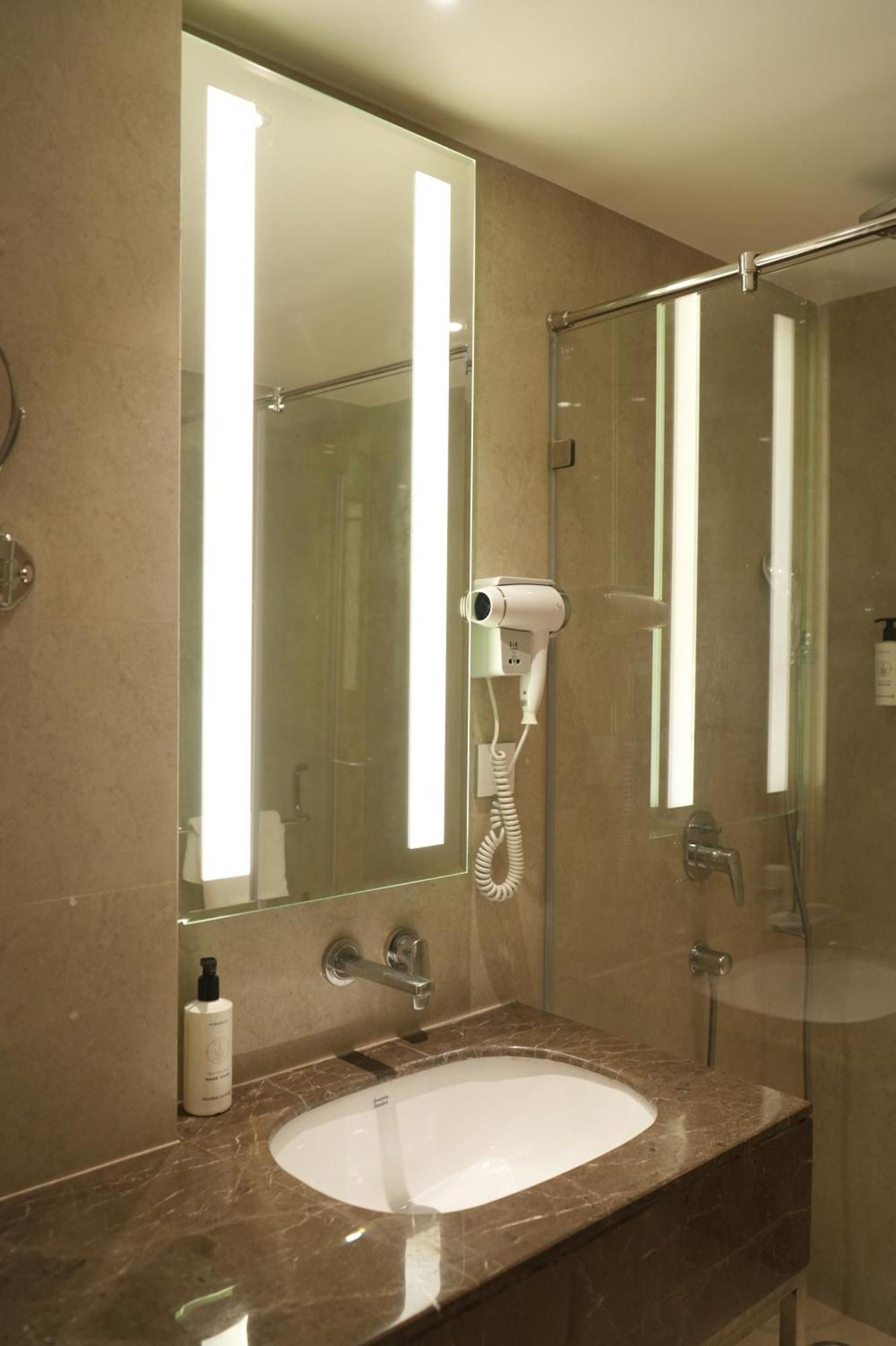Superior room 1 Double Bed on One-way Airport Transfer