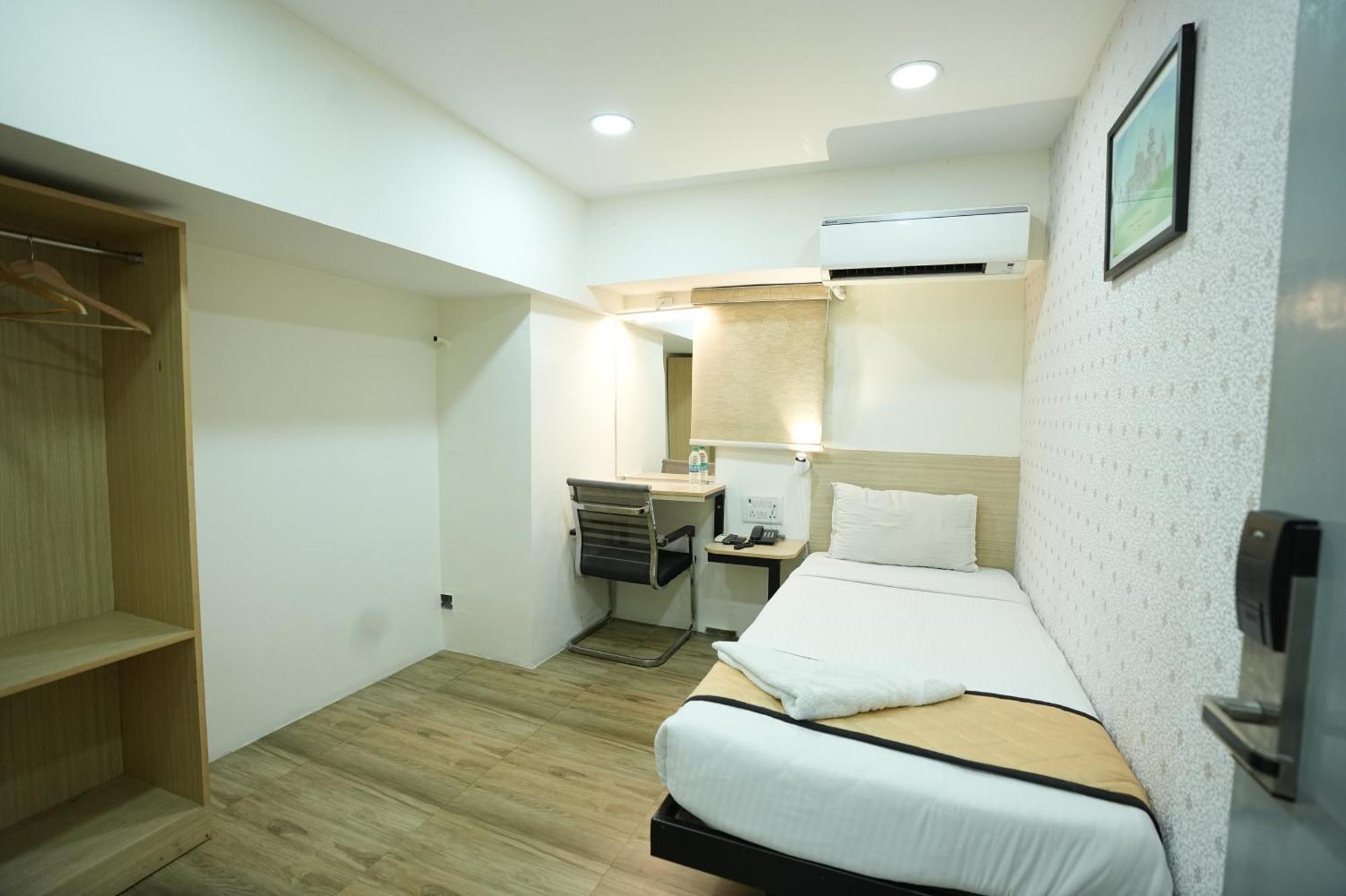 Single Room Shared Shower Toilet
