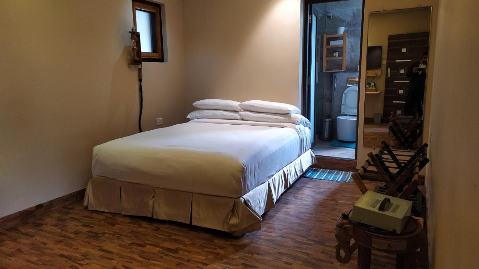 Deluxe Queen Room