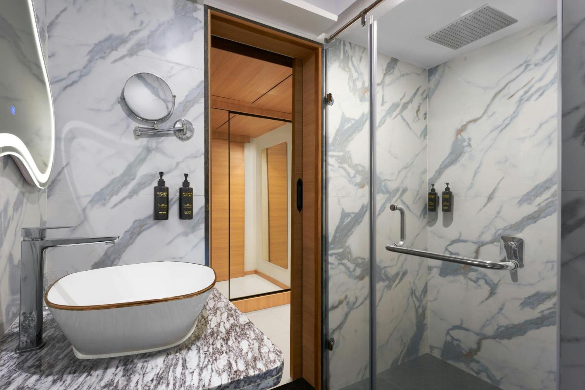 Hazel King Suite City View