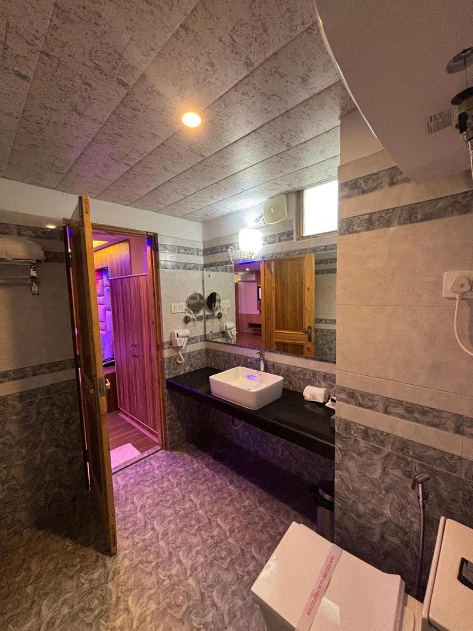 Superior Double Room,1757761483:JPEG