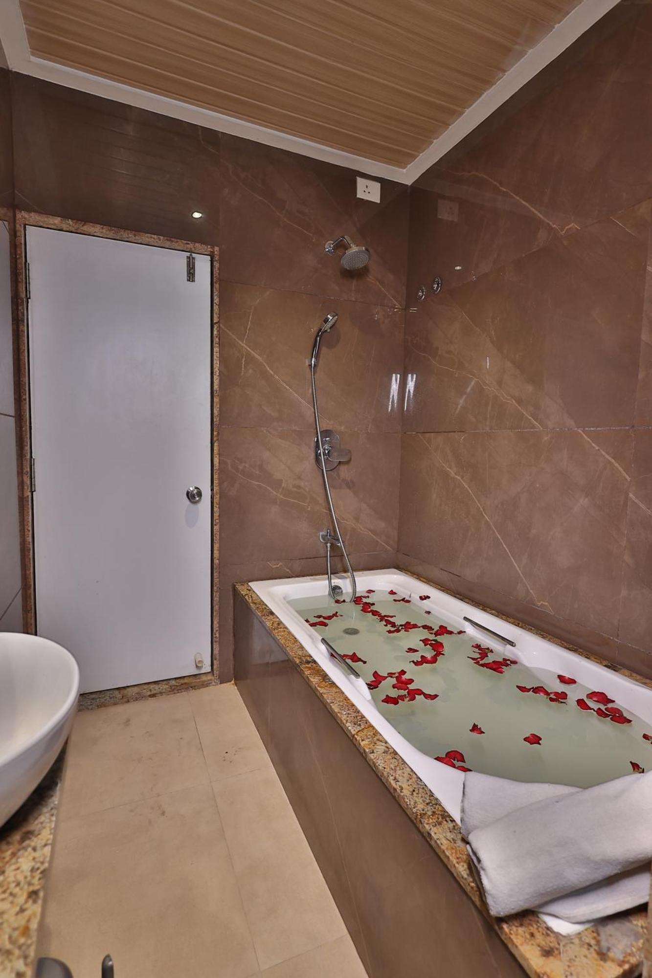 Deluxe Double Room Bath