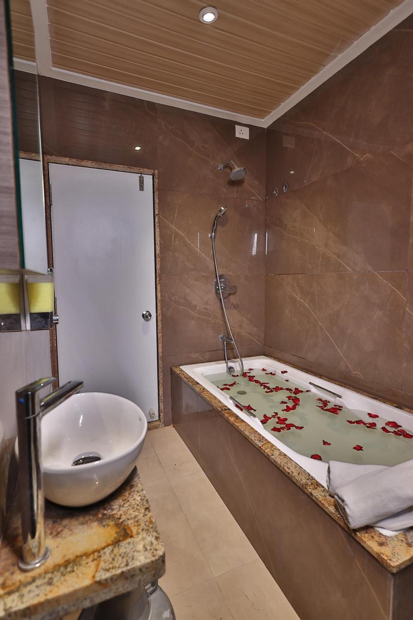 Deluxe Double Room Bath